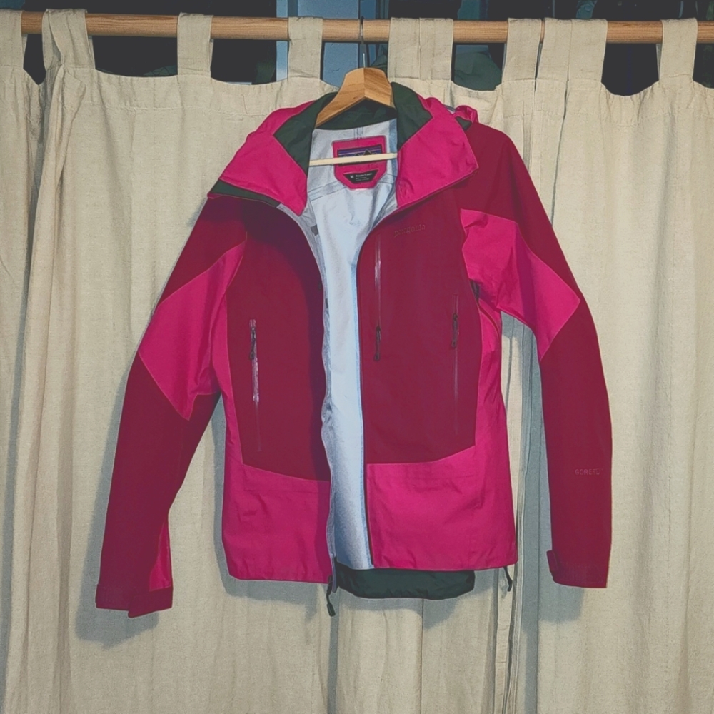 Patagonia Triolet Hardshell Jacket pink Medium